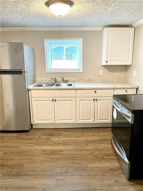 Building Photo - 605 9th Ave