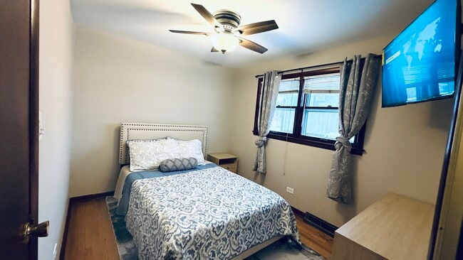 Building Photo - 9323 80th Ct