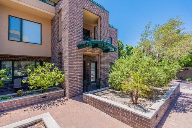 Building Photo - 16 W Encanto Blvd