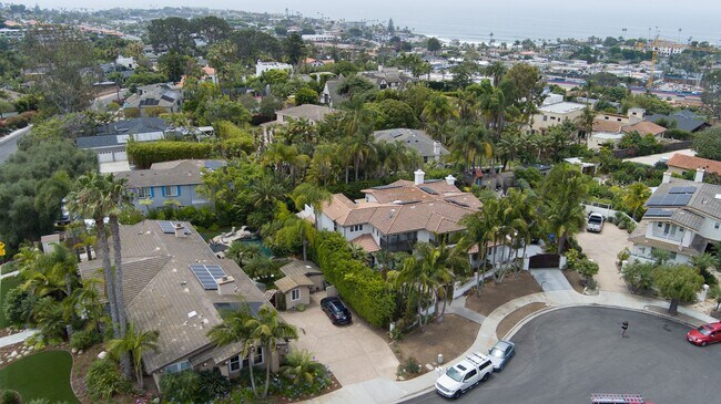 Building Photo - Resort-Style Encinitas Estate with Pool UNFURNISHED