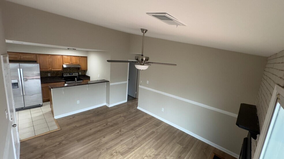 Building Photo - 8623 Beekman Pl