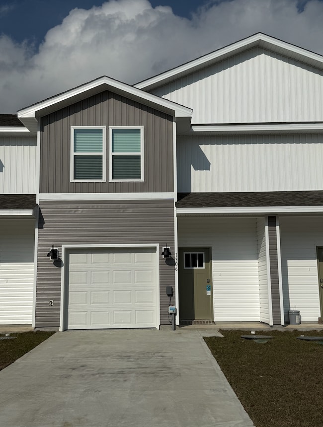 Building Photo - Modern 3BR Townhome for Rent Near NAS Pensacola – Updated & Move-In Ready