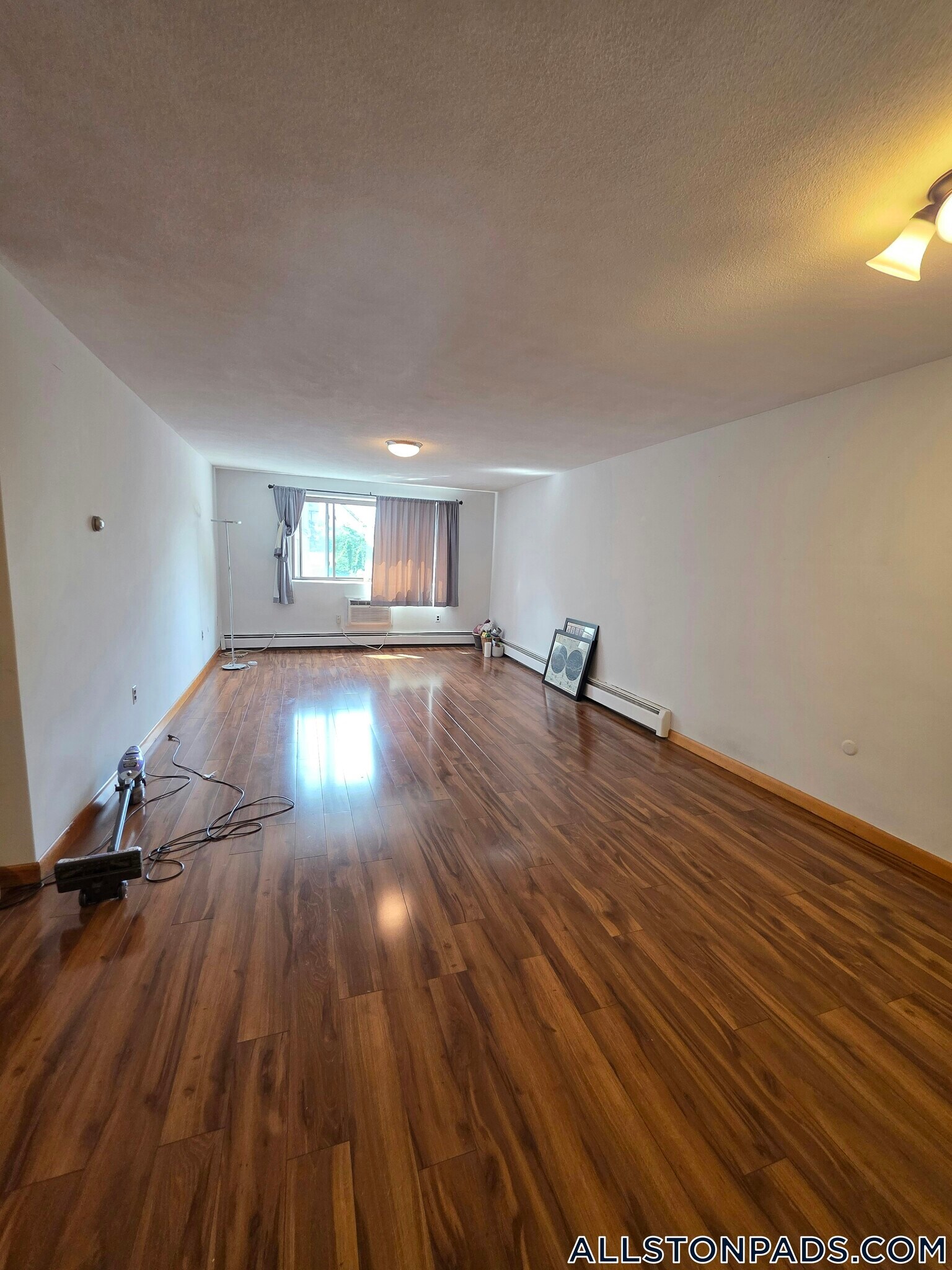 Building Photo - 28 Brentwood St