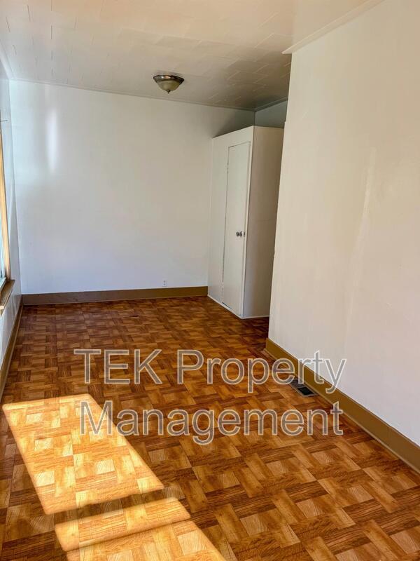 Building Photo - 34 Radio St