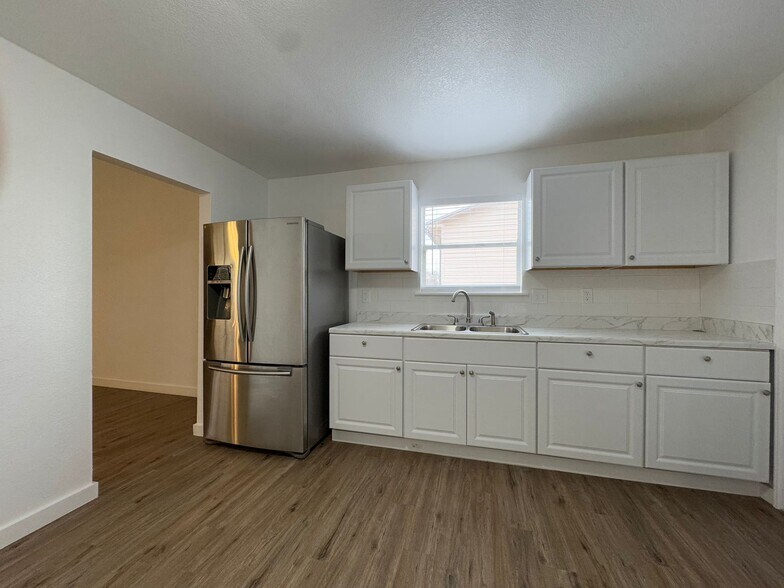 Building Photo - 5822 Lake Wind