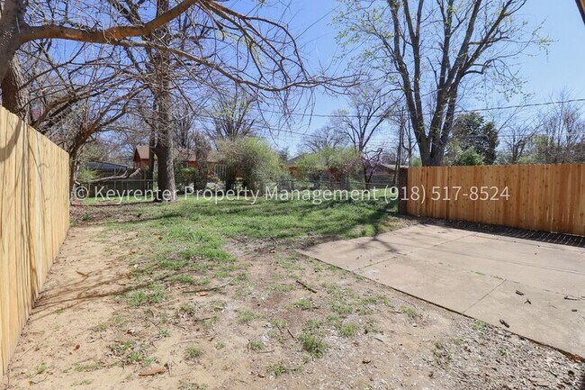 Building Photo - 6125 S Troost Ave