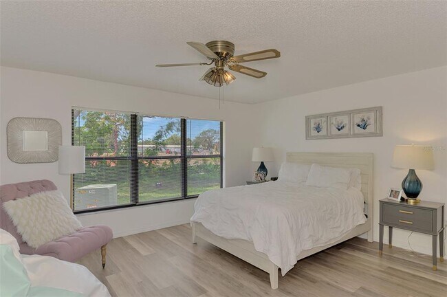Building Photo - 952 N Beneva Rd