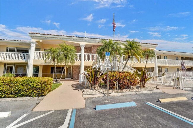 Building Photo - 2121 NE 68th St