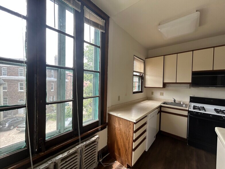 Building Photo - 612 Howard Plz