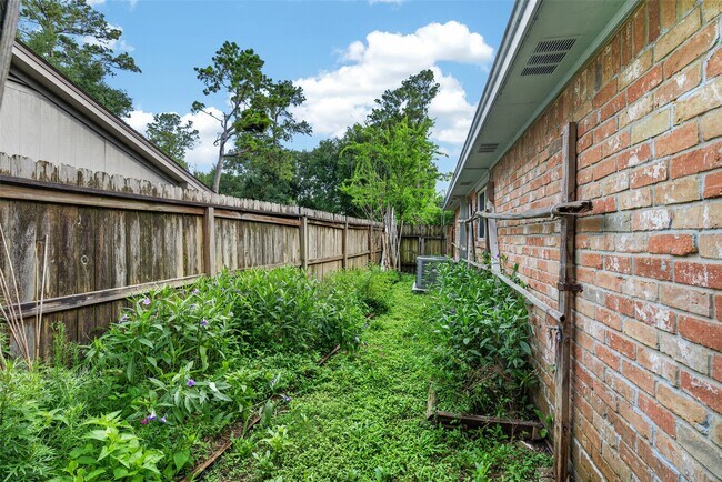 Building Photo - 5714 Arbor Vitae Dr