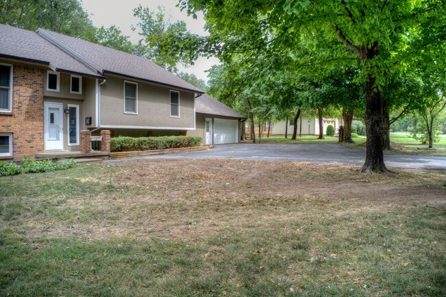 Building Photo - 202 Split Rail Dr