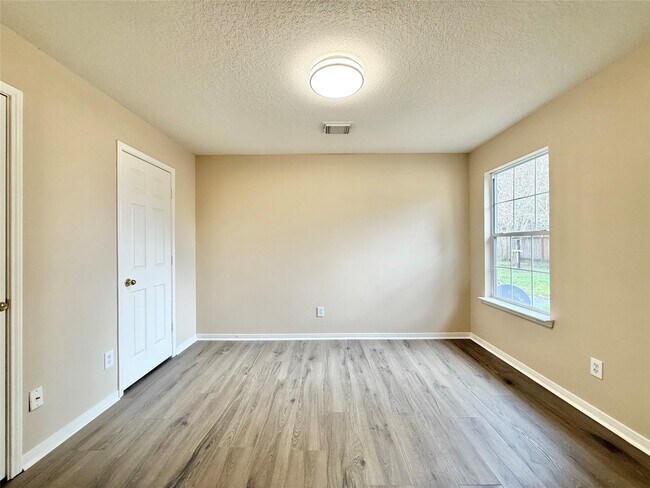 Building Photo - 25335 Rayford Crest Dr