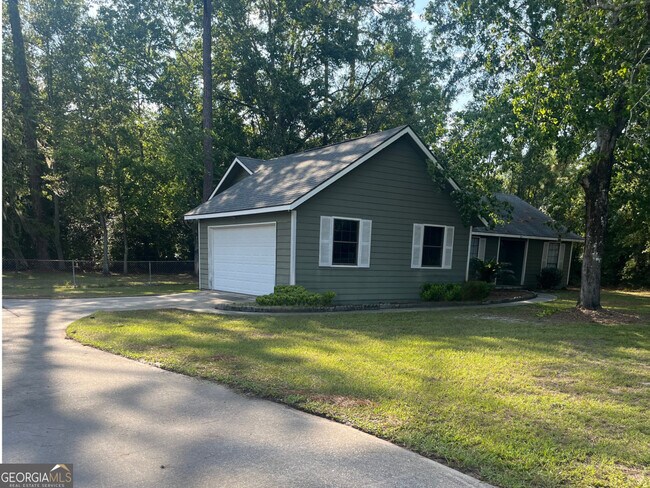 Building Photo - 204 Tanglewood Dr