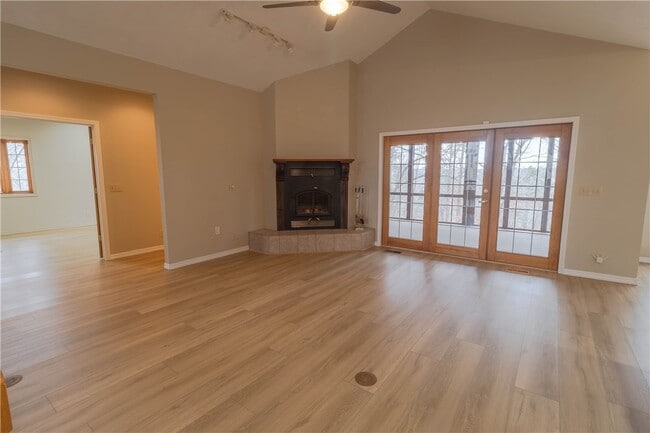 Building Photo - 20781 Low Gap Rd