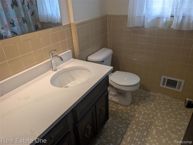 Building Photo - 43076 Ryegate St