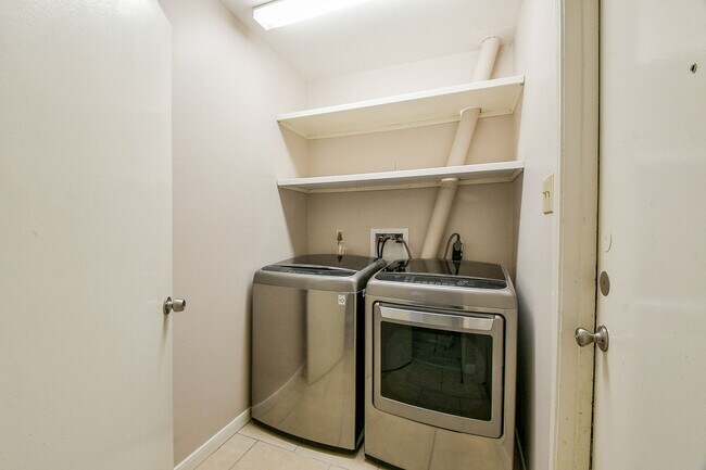 Building Photo - 12939 Westmere Dr