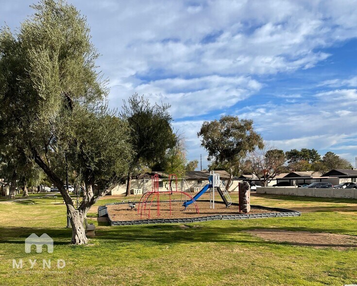 Building Photo - 1014 W Malibu Dr