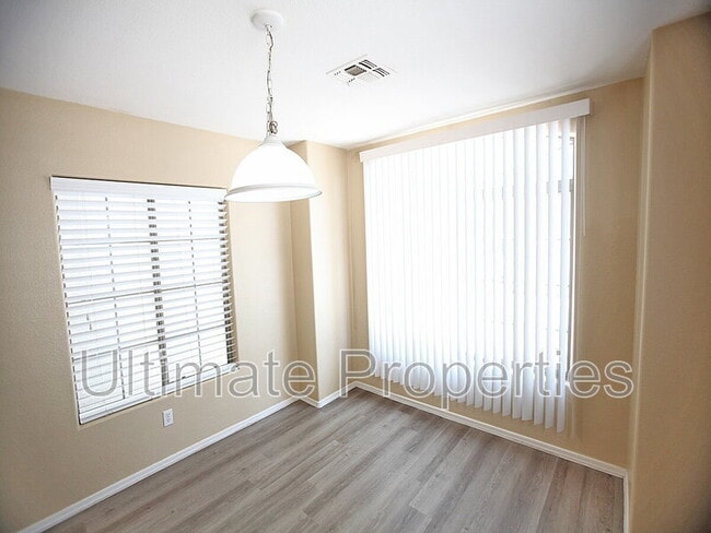Building Photo - 12706 W Ash St