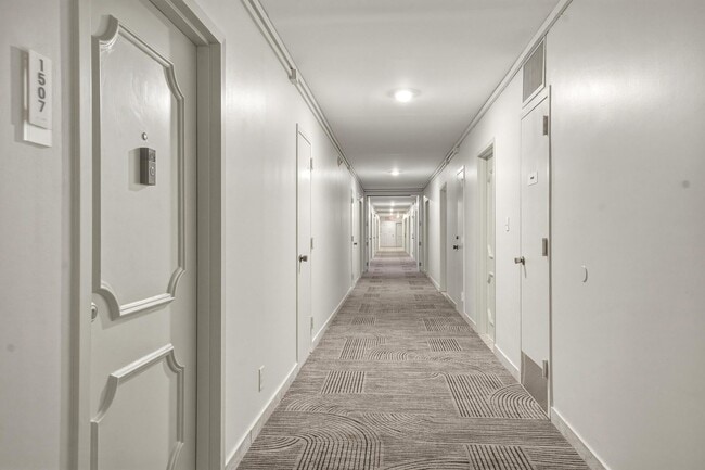 Building Photo - 2100 Sans Souci Blvd