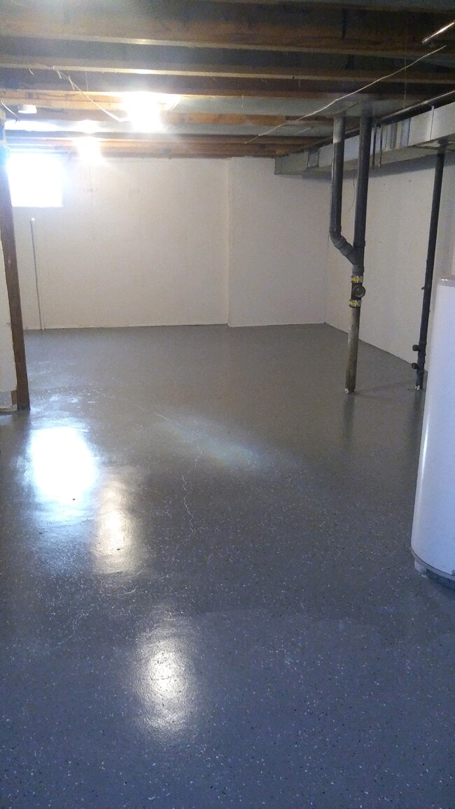 Basement - 620 Graybridge E