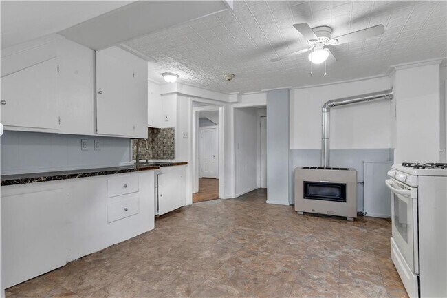 Building Photo - 244 Paradis Ave