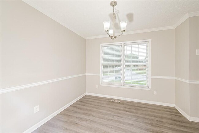 Building Photo - 2320 Huntington Dr