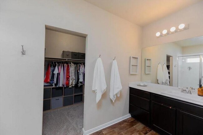 Building Photo - 652 Donegal Ln