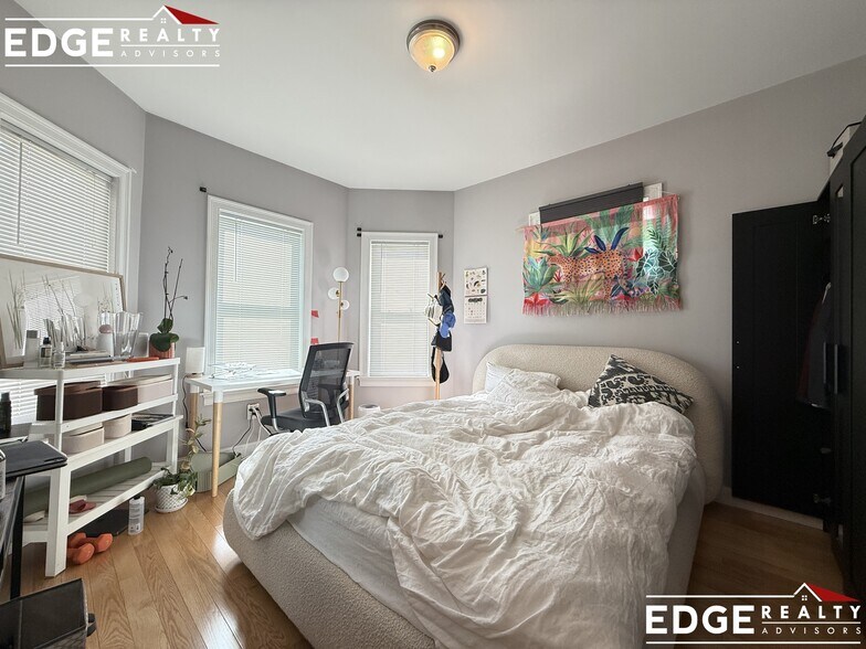 Building Photo - 82 Newbury St