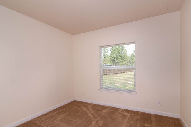 Building Photo - **Coming Soon** 3 Bed 2 Bath Manufactured Home on Acreage west of Spokane 12 minutes