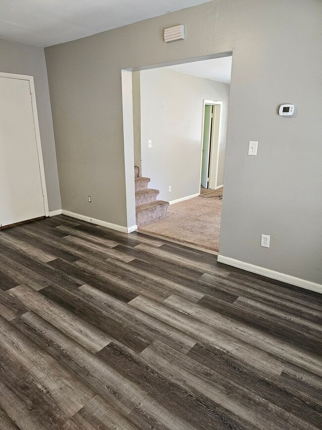 Building Photo - Two Bedroom One Bath House in Portage