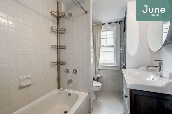 Building Photo - ROOM ONLY in 7-bed/3.5-bath Home
