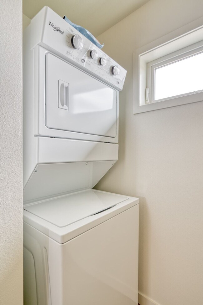 Building Photo - 5018 NE 26th Ave