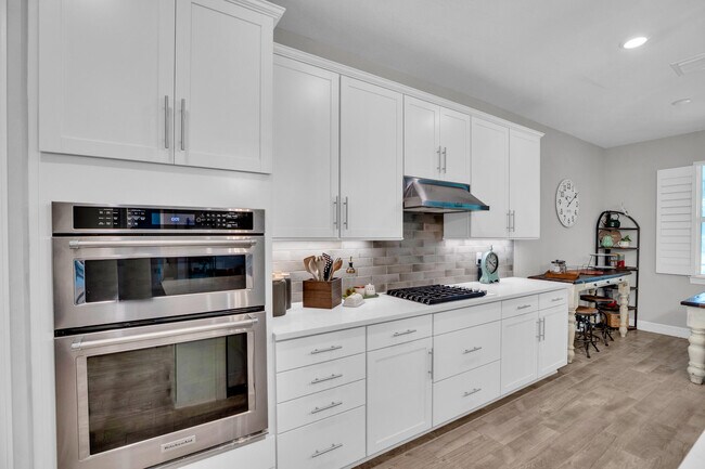 Building Photo - 10281 SW Captiva Dr