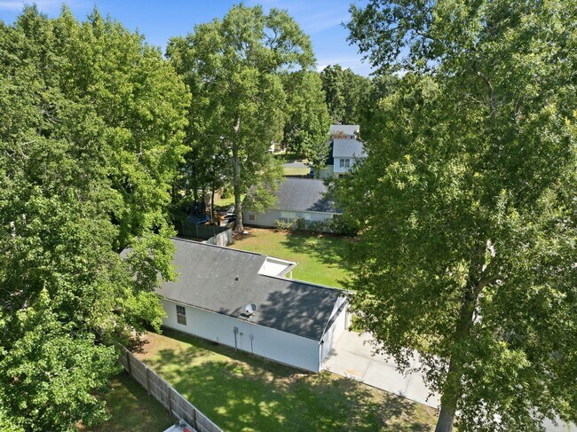 Building Photo - Comfortable 3BR Ranch with 2-Car Garage in Northwoods Pointe