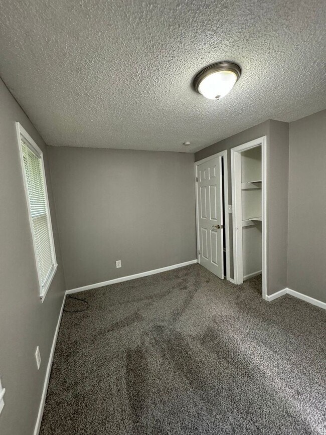 Building Photo - Cute 3 bed in Independence