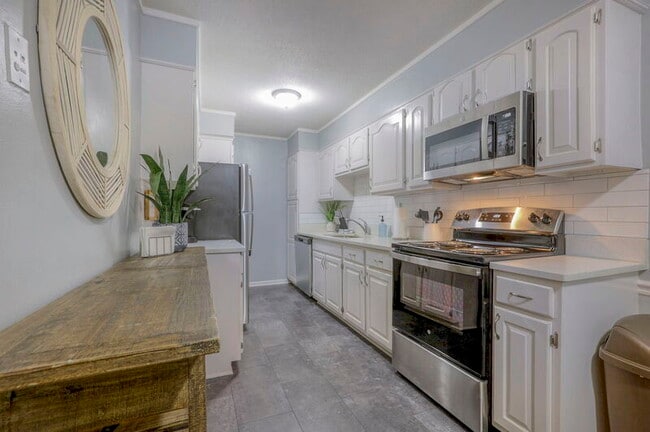 Building Photo - 8327 Lowell Ave