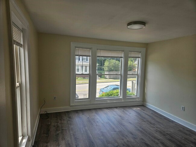 Building Photo - 87 6th St