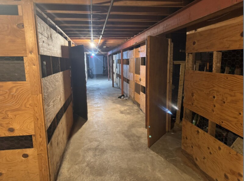 Building Photo - 646 S Hawley Rd