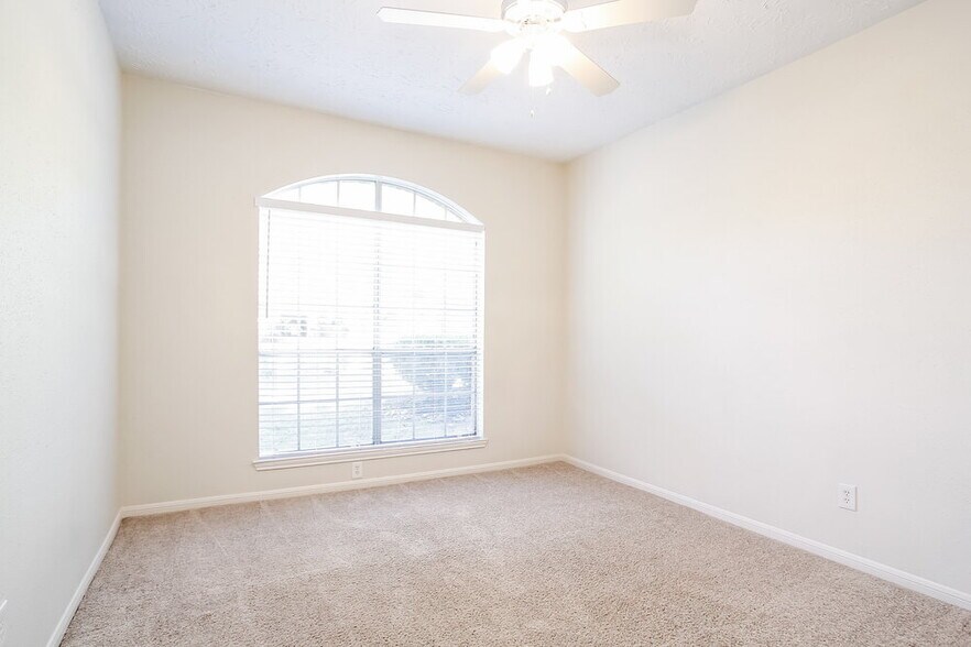 Building Photo - 5502 Village Springs Dr