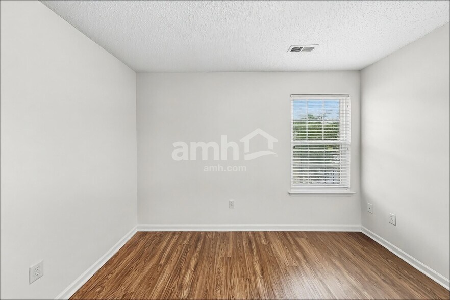 Building Photo - 4015 Shadow Pines Cir