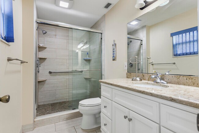 Building Photo - 6940 SE Lillian Ct