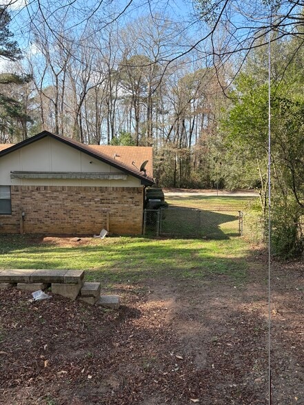 Building Photo - 206 Cedarcrest Dr