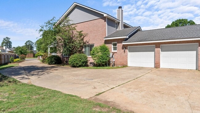 Building Photo - 1210 Auxford Ave