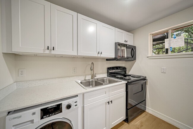 Building Photo - 411 Ave A