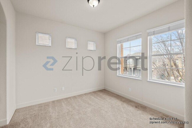 Building Photo - 9208 Hallmark Pl