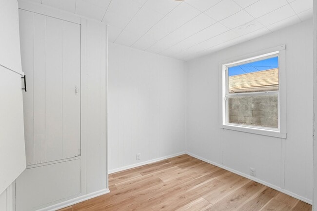 Building Photo - NEW LISTING! 2 BEDROOM HOME