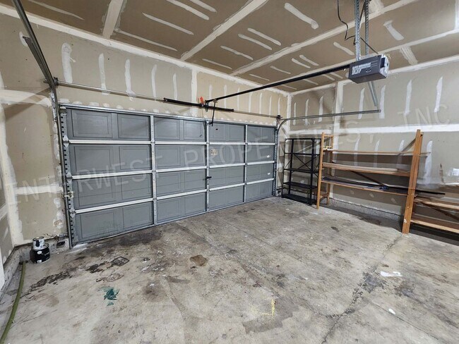 Building Photo - *1ST MONTH'S FREE RENT PROMO* Super Cute 3...