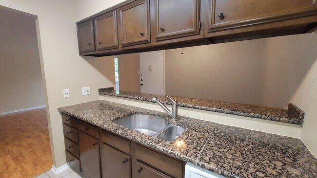 Building Photo - 8702 Village Dr