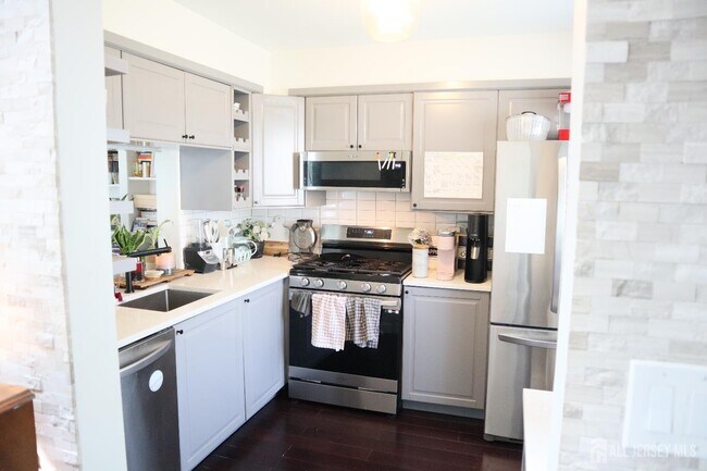 Building Photo - 1306 Commons at Kingswood Dr