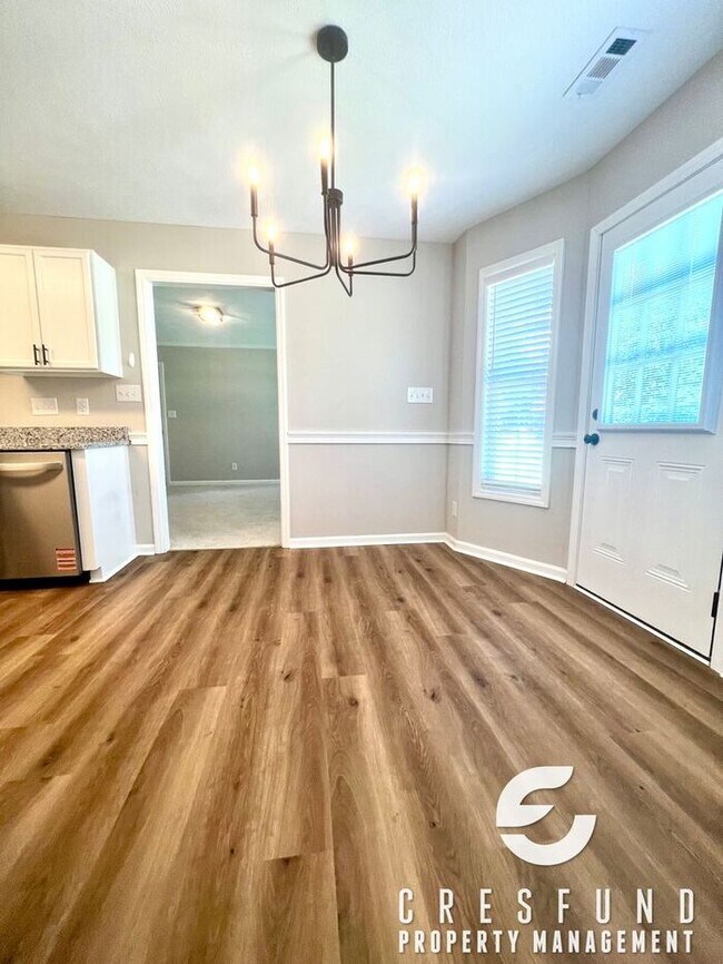 Building Photo - RECENTLY RENOVATED 3 BEDROOM just minutes ...